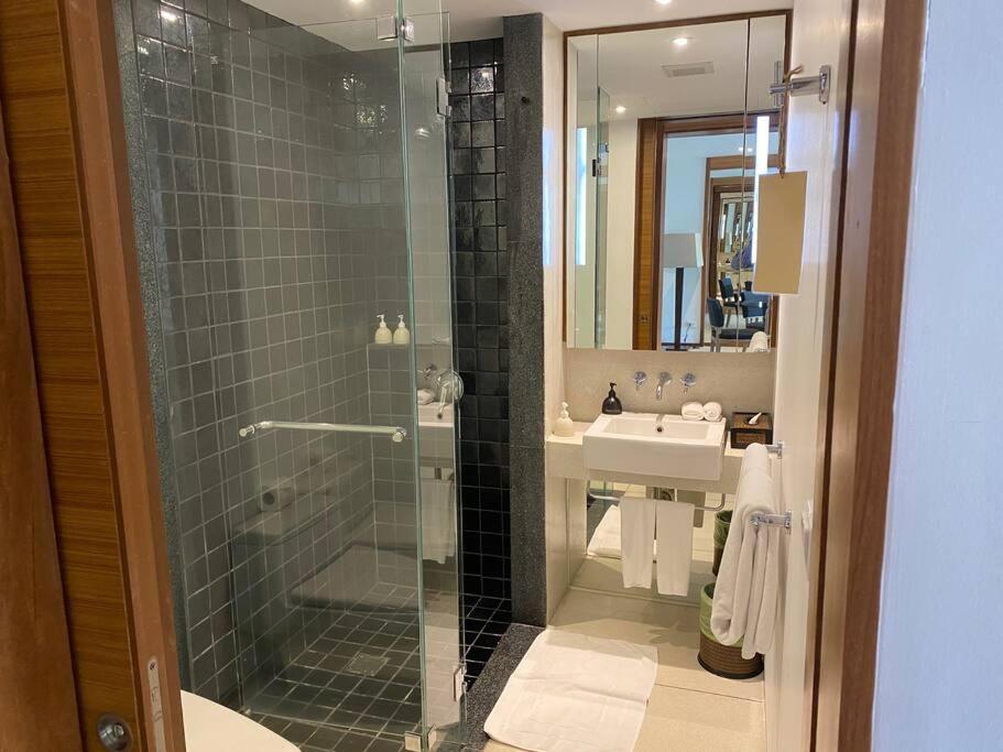 Beachfront 2 Bedroom Luxury Condo Chava Surin Екстер'єр фото