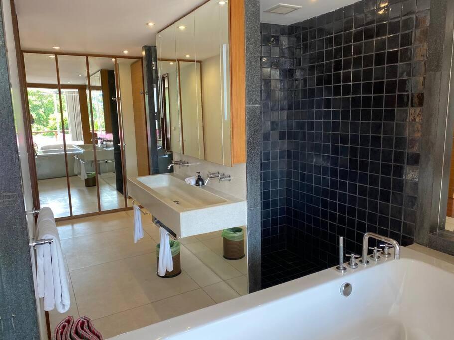 Beachfront 2 Bedroom Luxury Condo Chava Surin Екстер'єр фото
