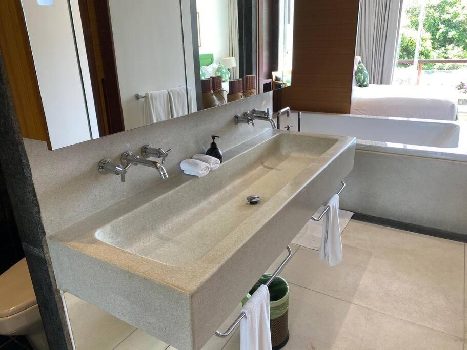 Beachfront 2 Bedroom Luxury Condo Chava Surin Екстер'єр фото