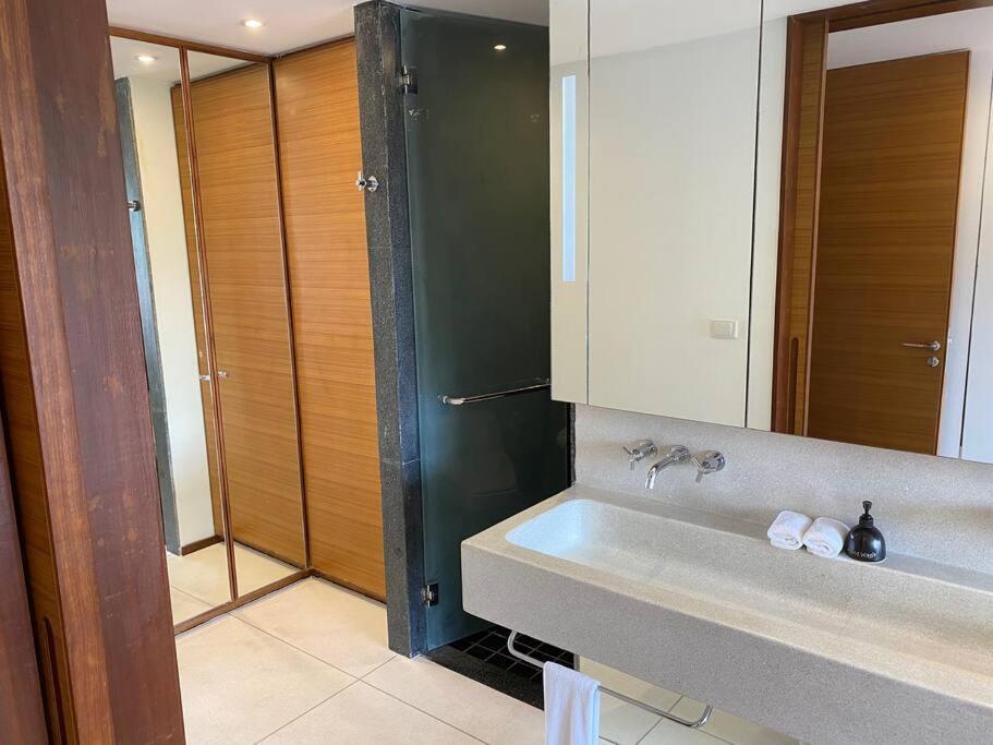 Beachfront 2 Bedroom Luxury Condo Chava Surin Екстер'єр фото